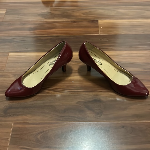 Burgundy pumps - Picture 2 of 3
